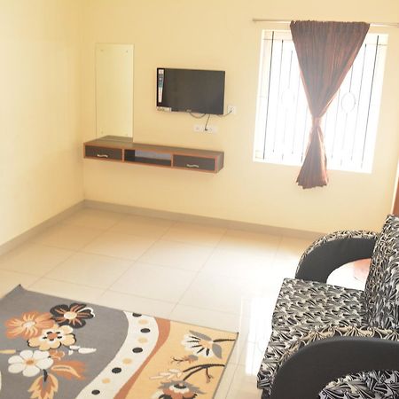 Jp Nivaas Guest House Majiladuthuráj Kültér fotó