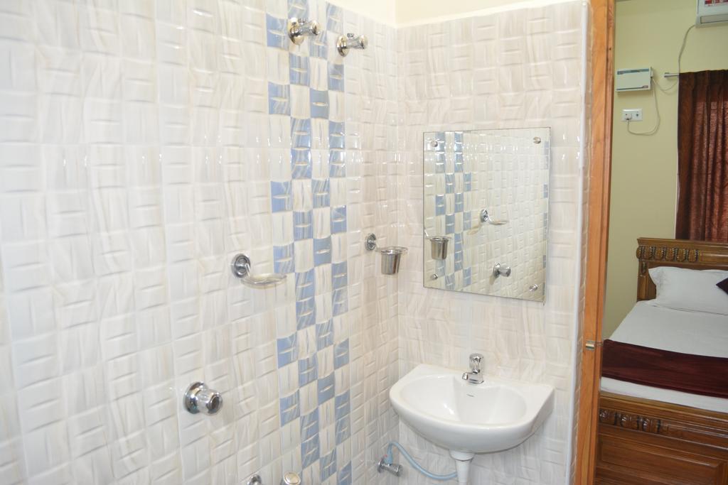 Jp Nivaas Guest House Majiladuthuráj Kültér fotó